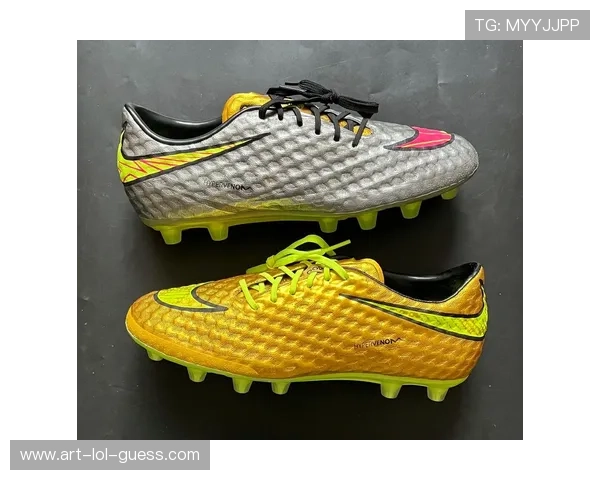 鸳鸯足球鞋球星是谁？